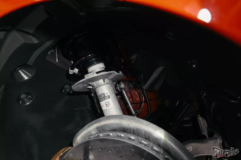 BMW M3 Competition: шиномонтаж с адаптацией и мойка подвески после зимы — как это делаем в Fat Tony